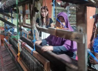 Pekerja Lurik Rahmad
