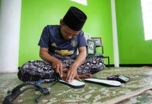 Sandal ukir