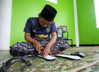Sandal ukir